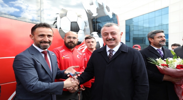 Kocaeli Büyükşehir Belediyesi’nden Ampute Futbol Milli Takımı’na otobüs