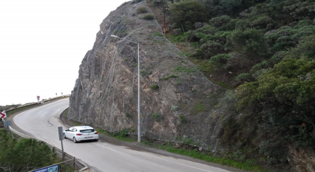 MudanyaKurşunlu yolu toprak kayması nedeniyle 2 saat trafiğe kapalı kaldı