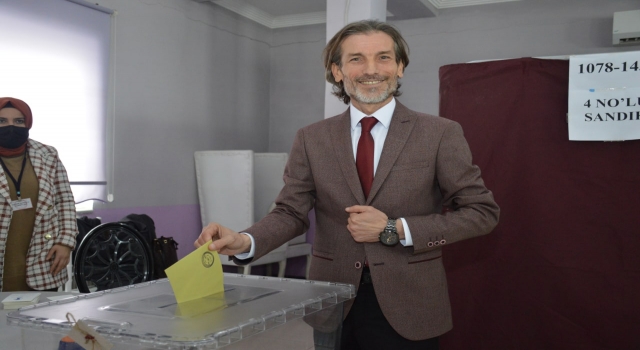Karasu Esnaf ve Sanatkarlar Odasının yeni başkanı Emre oldu
