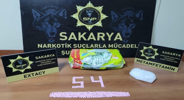 Sakarya’da bebek bezlerinin arasına gizlenmiş uyuşturucu ele geçirildi