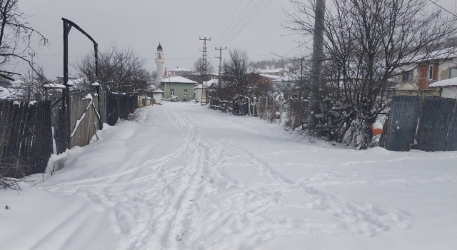 Osmaneli’nin yüksek kesimlerinde kar yağışı etkili oluyor