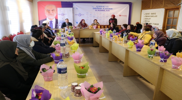 Saadet Partisi Edirne’ye değer katan kadınlara plaket verdi