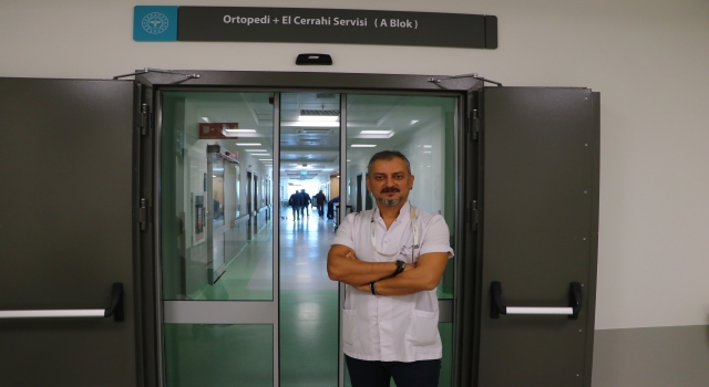 Ortopedi servisinin ”müzisyen doktoru” sahnede klarnet çalarak stres atıyor