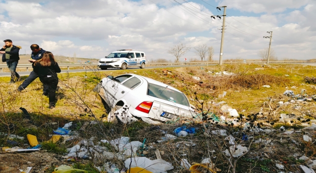 Kırklareli’nde otomobilin şarampole devrilmesi sonucu 2 kişi yaralandı