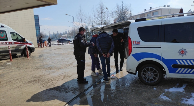 Bursa’da bıçaklı kavgada 2 kişi yaralandı