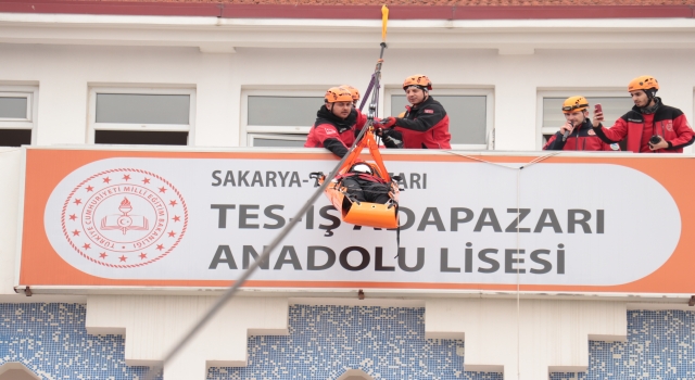 Sakarya’da lise öğrencileriyle deprem ve yangın tatbikatı yapıldı