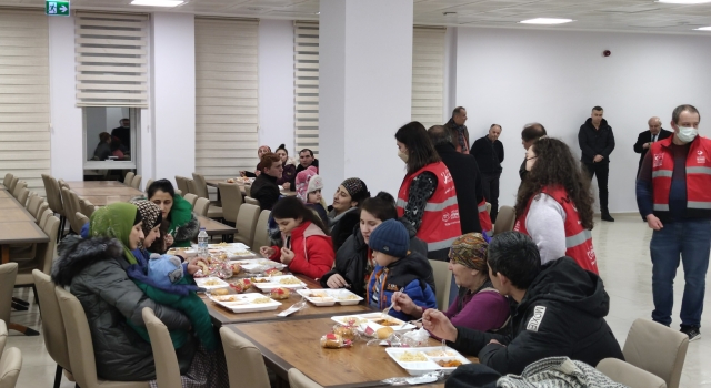 Ukrayna’dan tahliye edilen Ahıska Türkleri Bursa’ya geldi