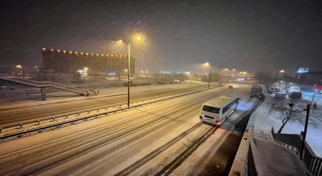 Kocaeli’de kar yağışı etkili oluyor