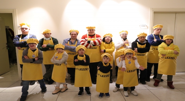 Yalova’da mutfağa giren down sendromlu çocuklar pizza pişirdi