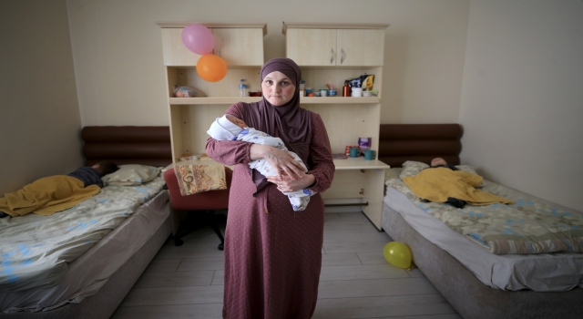 Savaş mağduru Kırım Tatar Türkü kadının bebeği, gözlerini Türkiye’de açtı
