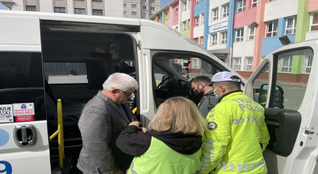 Kadıköy’de okul çevreleri ile servis araçları denetlendi