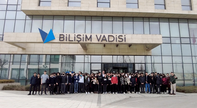 Geleceğin yazılımcıları Bilişim Vadisi’ni gezdi