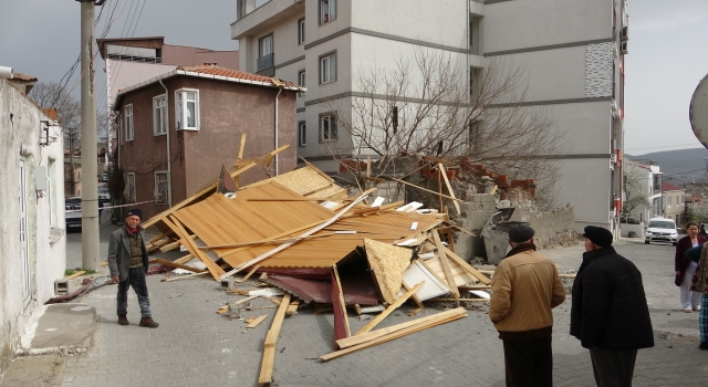 Ayvacık’ta şiddetli rüzgar etkili oldu