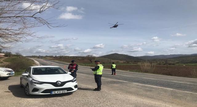 Balıkesir’de jandarma helikopter destekli trafik denetimi yaptı