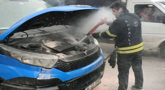 Kocaeli’de seyir halindeki panelvanda çıkan yangın söndürüldü