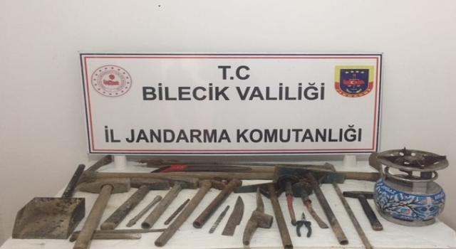 Bilecik’te kaçak kazı yapan 2 şüpheli suçüstü yakalandı