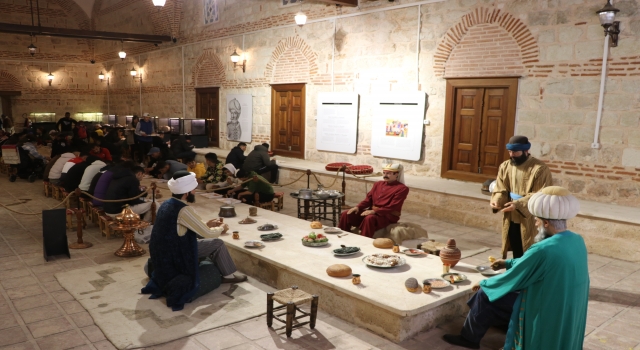 İmaret geleneğinin yaşatıldığı müzede ihtiyaç sahipleri iftar yapıyor