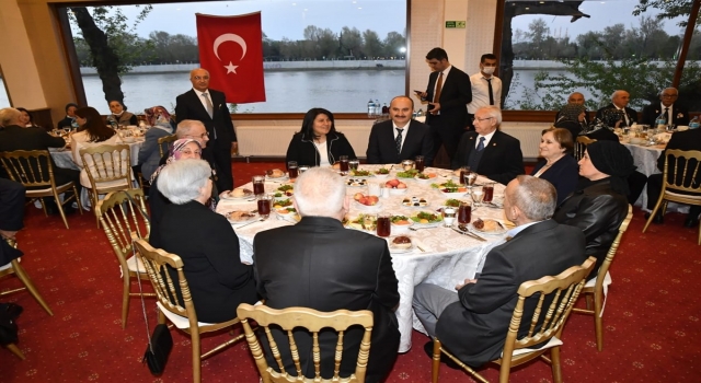 Edirne Valiliğince şehit aileleri ve gaziler onuruna iftar verildi