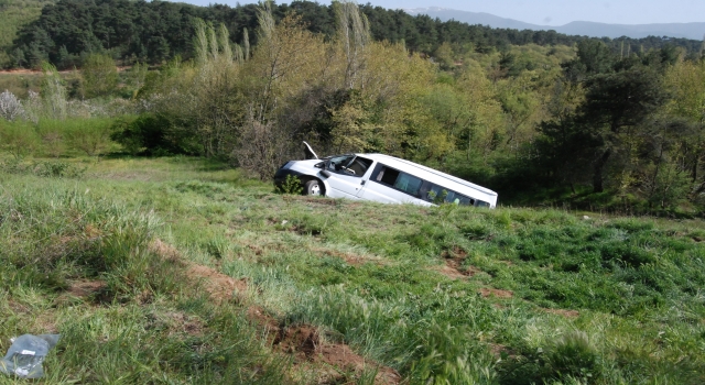 Çanakkale’de şarampole devrilen minibüsteki 6 kişi yaralandı