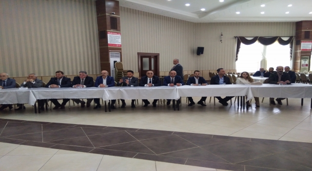 Gölcük’te bir araya gelen protokol ve vatandaşlar bayramlaştı