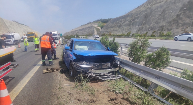 Otoyolda devrilen tankerin sürücüsü yaralandı