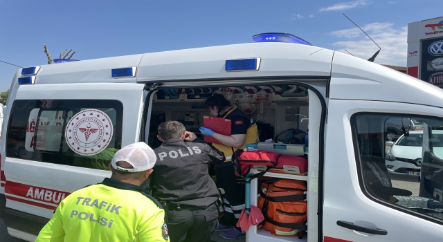 Kocaeli’de halk otobüsü ile hafif ticari araç çarpıştı, 4 kişi yaralandı