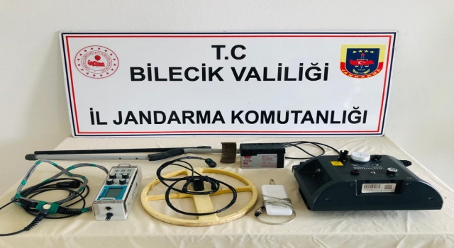 Pazaryeri’nde kazı malzemeleriyle yakalanan 4 kişi hakkında işlem yapıldı