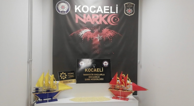 Kocaeli’de maket gemilere gizlenmiş 1475 uyuşturucu hap ele geçirildi