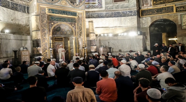 Diyanet İşleri Başkanı Erbaş, fethin yıl dönümünde İstanbul’da sabah namazı programına katıldı: