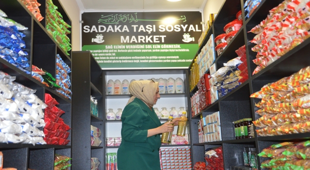 Sadaka Taşı Sosyal Market, ihtiyaç sahiplerinin yüzünü güldürüyor