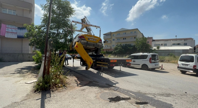 Kocaeli’de taksiyle çarpışan otomobildeki kadın yaralandı