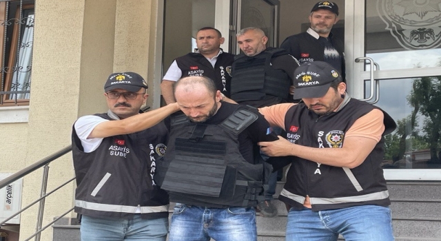 Sakarya’da kuaförü öldüren kişi ile zanlının amcası adliyede