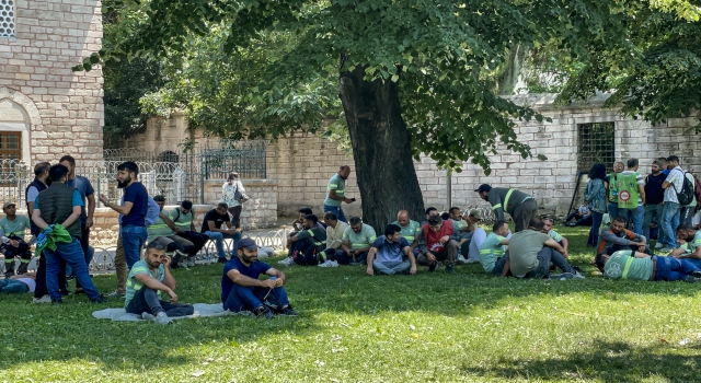 İBB Ağaç AŞ’de işten çıkartılan işçilerin belediye karşısındaki bekleyişi sürüyor