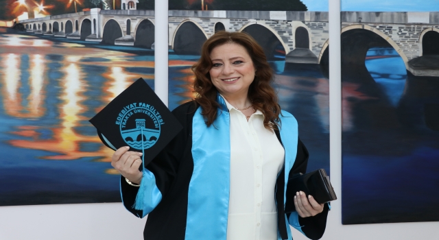 Oğlunun ”keşke öğretmen olsaydın” sözüyle 54 yaşında 2. kez üniversite bitirdi