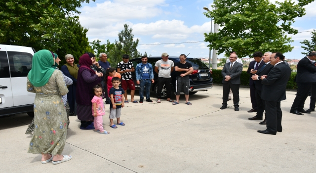 Vali Yıldırım Tekirdağ’da misafir edilen Ahıska Türklerini ziyaret etti
