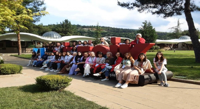 ”Anadoluyuz Biz” projesi ile Tekirdağ’dan gelen kız öğrenciler Bilecik’i gezdi