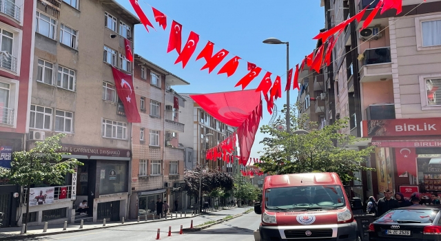 Şehit Piyade Uzman Çavuş Sercan Baş’ın baba evi bayraklarla donatıldı