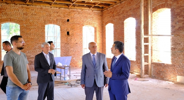 Kırklareli Valisi Ekici, restore edilen tarihi okul binasında incelemede bulundu