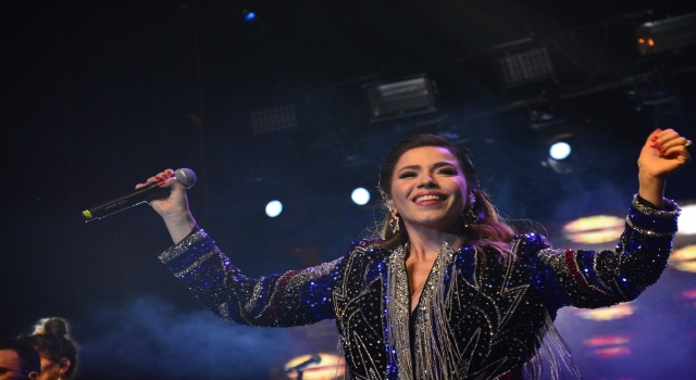 ”Uluslararası Bursa Festivali”nde Selami Şahin ve Burcu Güneş sahne aldı