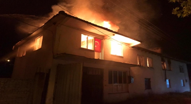 Balıkesir’de şehit babasının yanan evi yeniden yapılacak