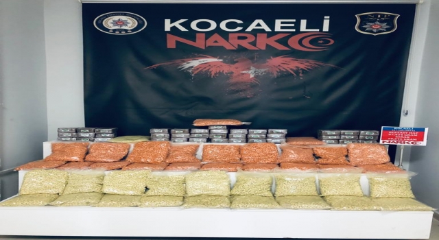 Kocaeli’de durdurulan karavanda uyuşturucu hap ve esrar ele geçirildi