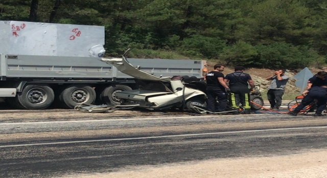 Bursa’da tırla çarpışan otomobildeki anne oğul hayatını kaybetti