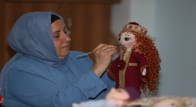Sakarya’da kadınların yaptıkları örgü bebekler yurt dışına da satılıyor