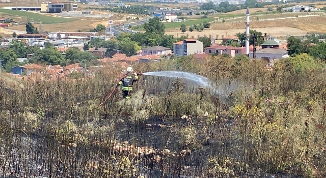 Çorlu’da otluk ve çalılık alanda çıkan yangın söndürüldü