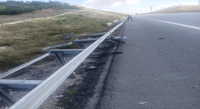 Balıkesir’de bariyere çarpan otomobildeki bir kişi öldü, 3 kişi yaralandı