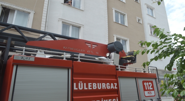 Lüleburgaz’da bir apartmanın çatısında çıkan yangın söndürüldü