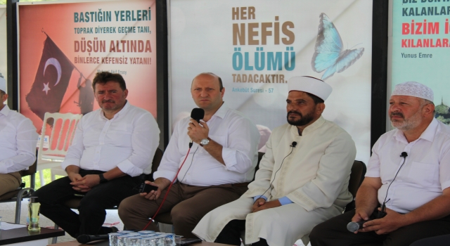 Ferizli’de bayram arifesinde ilçe mezarlığında program yapıldı