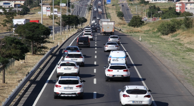 Tekirdağİstanbul kara yolunda tatil dönüşü yoğunluğu