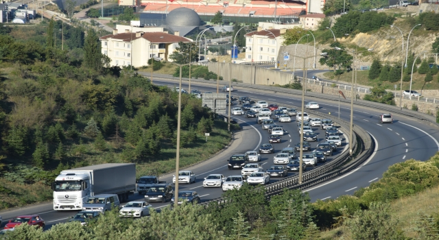 Anadolu Otoyolu’nda tatil dönüşü yoğunluğu