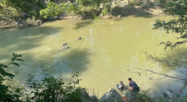 GÜNCELLEME Sakarya’da Melen Çayı’na devrilen otomobilin sürücüsü öldü